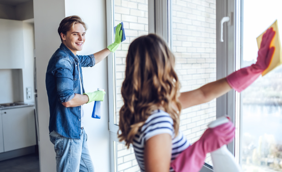 Fenster putzen im Frühling